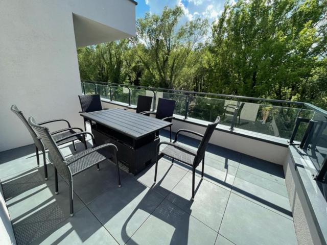 Lakeside Family & Studio Apartments Кестели Екстериор снимка