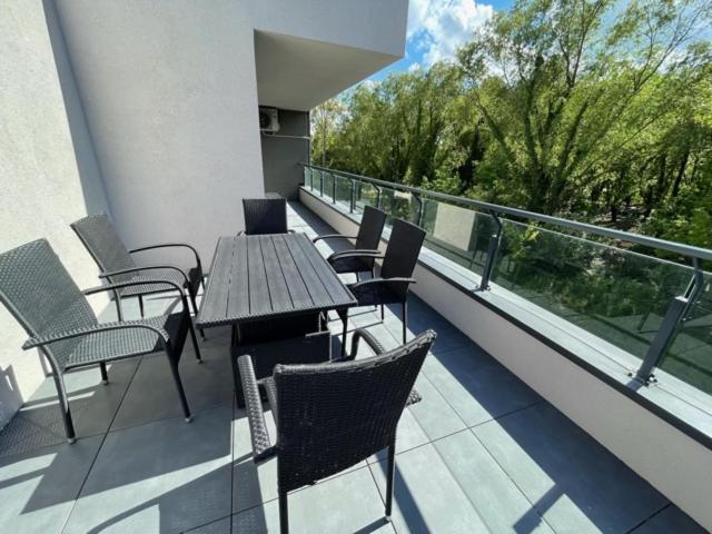 Lakeside Family & Studio Apartments Кестели Екстериор снимка