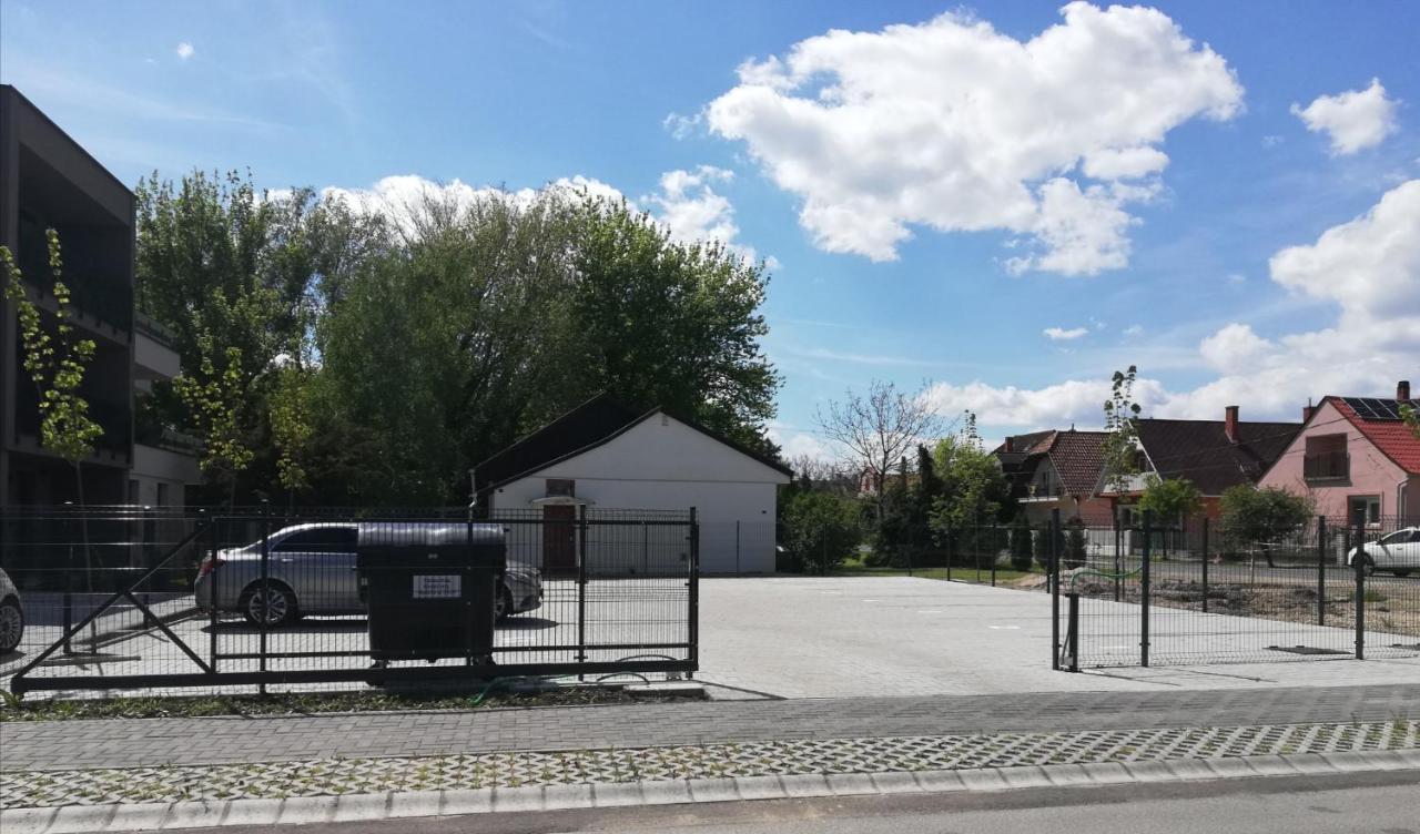 Lakeside Family & Studio Apartments Кестели Екстериор снимка