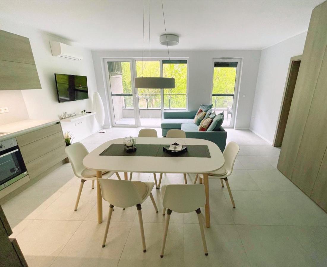 Lakeside Family & Studio Apartments Кестели Екстериор снимка