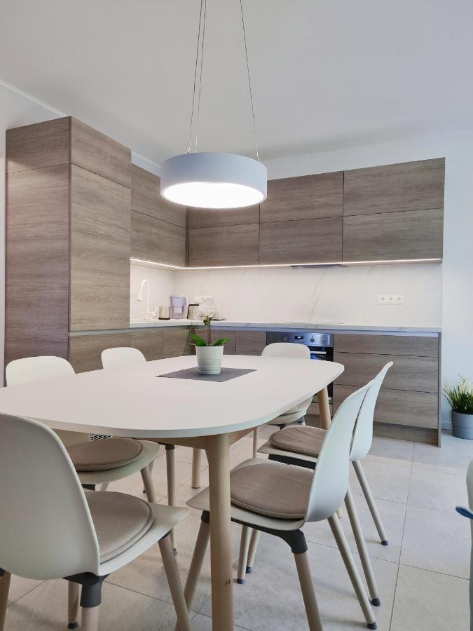 Lakeside Family & Studio Apartments Кестели Екстериор снимка