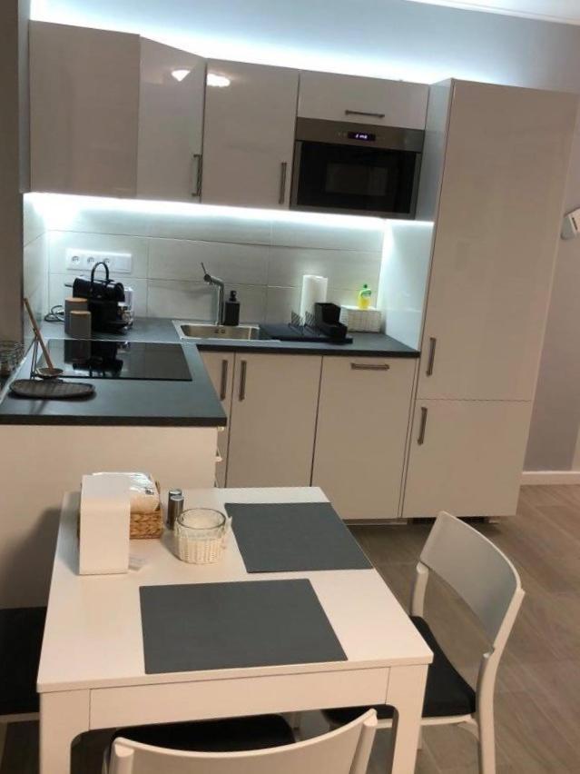 Lakeside Family & Studio Apartments Кестели Екстериор снимка